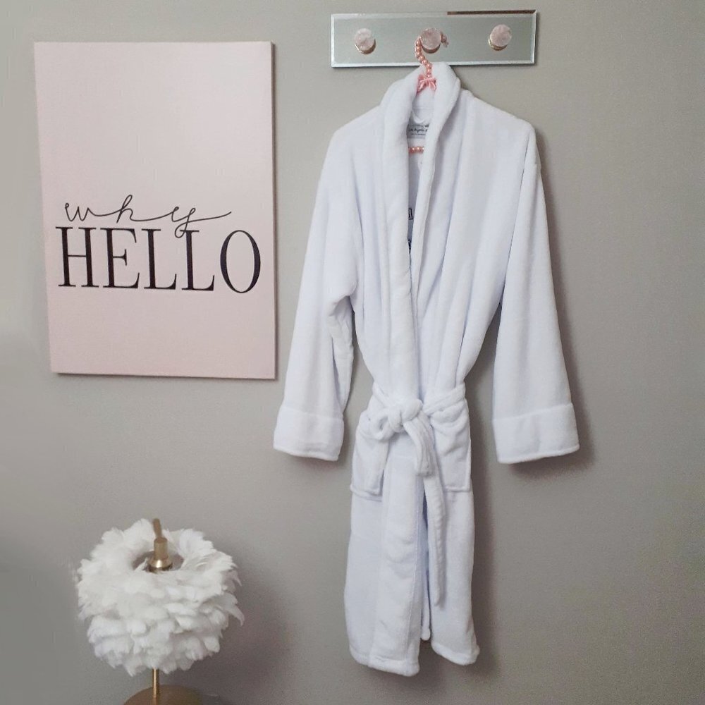 NWT LA Trading Co. white embroidered graphic plush robe - Picture 4 of 6